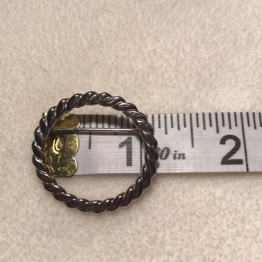 Simple Silver Plated Brooch - Picture 5 of 5